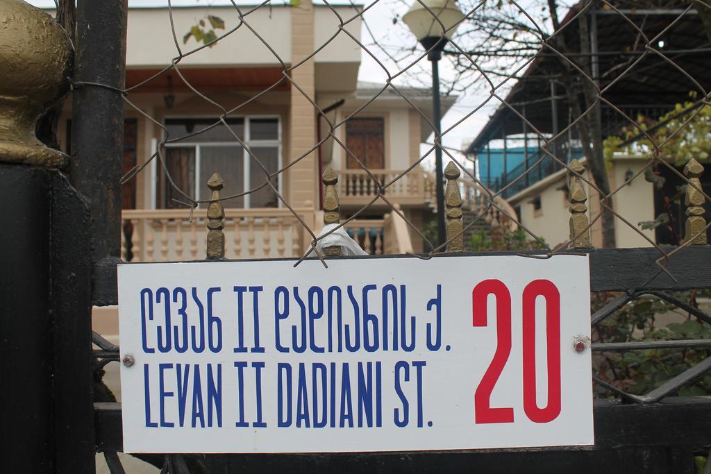 Guest House Levan II Dadiani Zugdidi Esterno foto