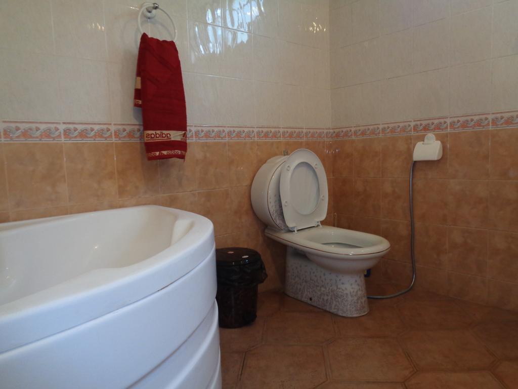 Guest House Levan II Dadiani Zugdidi Esterno foto