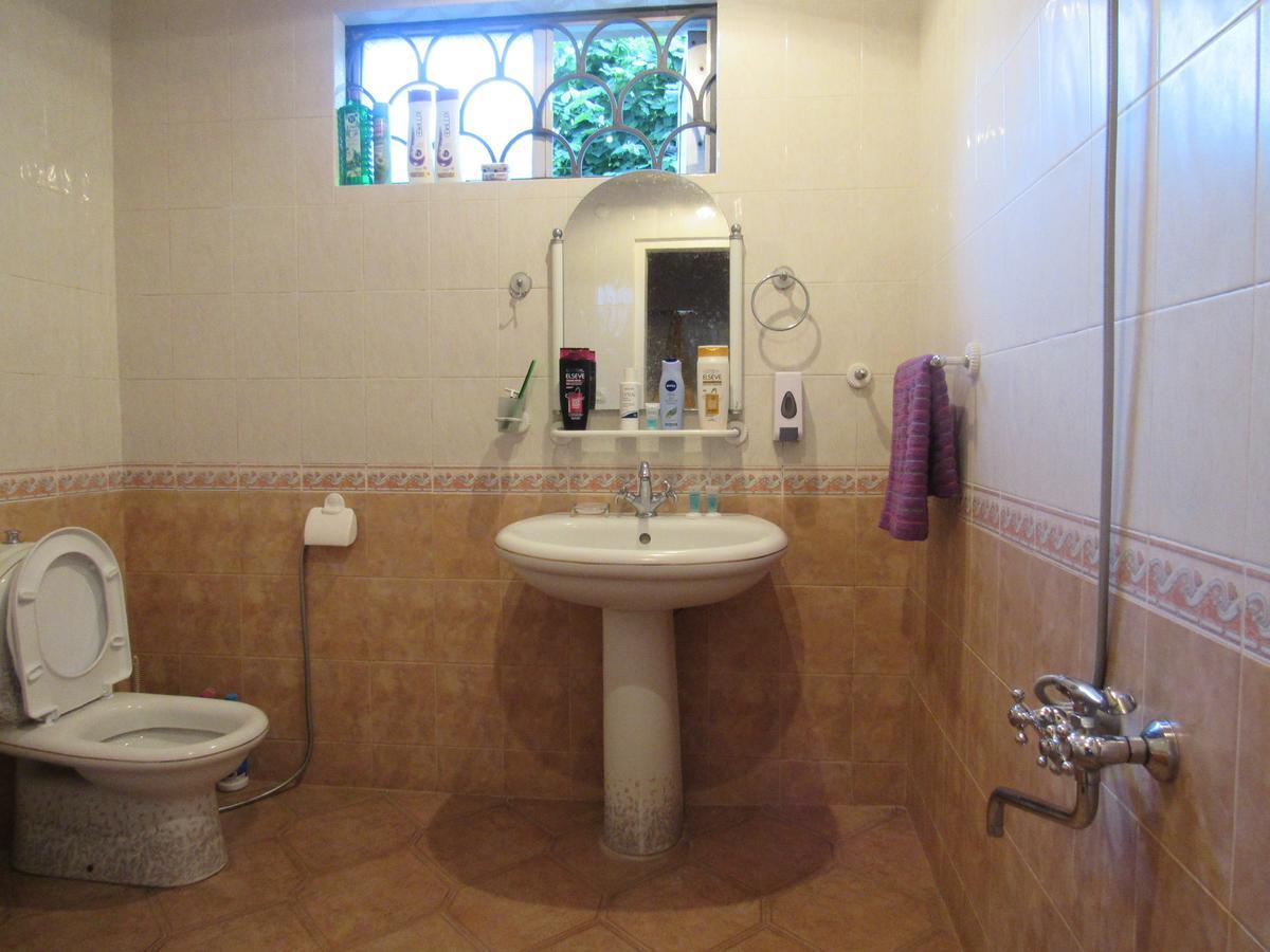 Guest House Levan II Dadiani Zugdidi Esterno foto